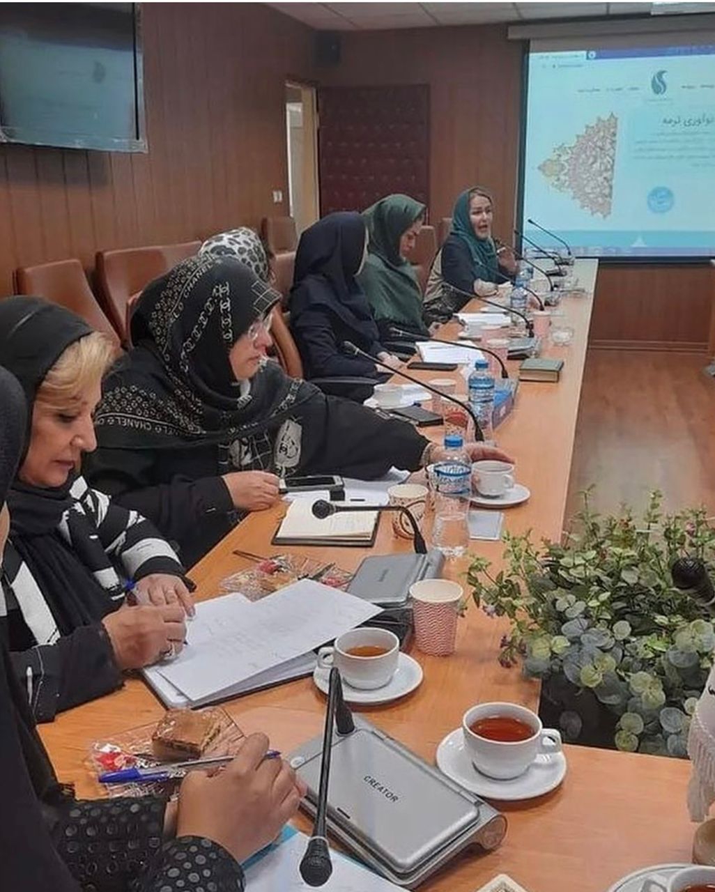 نشست هم اندیشی تاسیس مرکز نوع آوری وخلاق ترمه